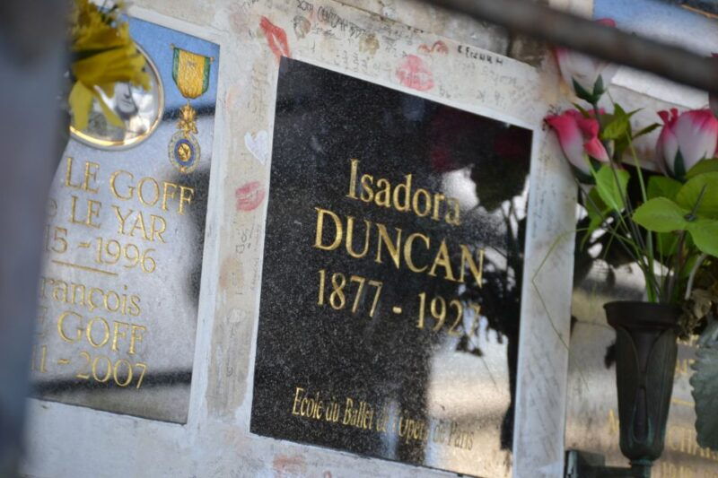 Paris: Père Lachaise Cemetery Private Tour - Pricing and Group Size