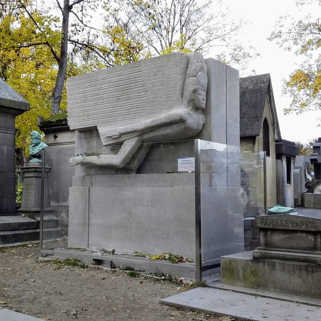 Paris: Père Lachaise Cemetery Visit With Seine River Cruise - Good To Know