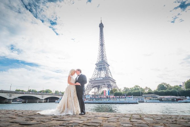 Paris Photo Shoot for Families and Couples (30 Minutes) - Note