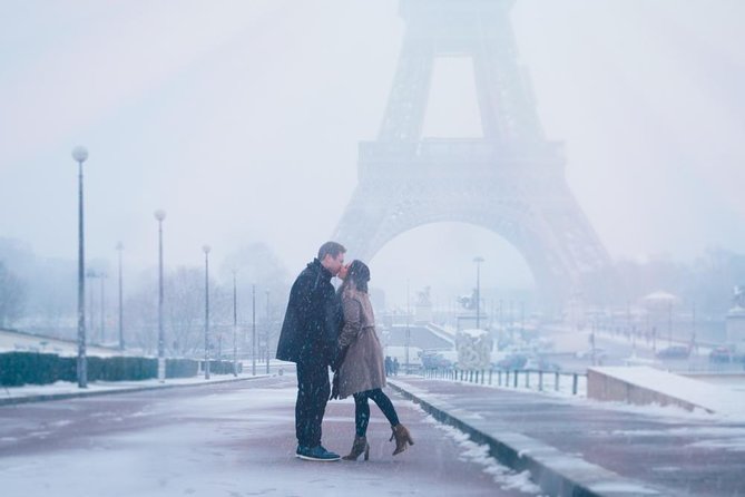 Paris Photo Shoot for Families and Couples (30 Minutes) - The Sum Up