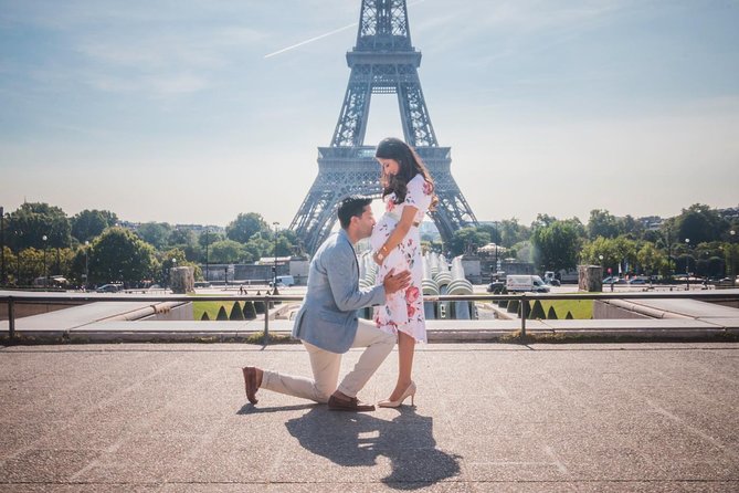 Paris Photo Shoot for Families and Couples - Professional Photographer Guide