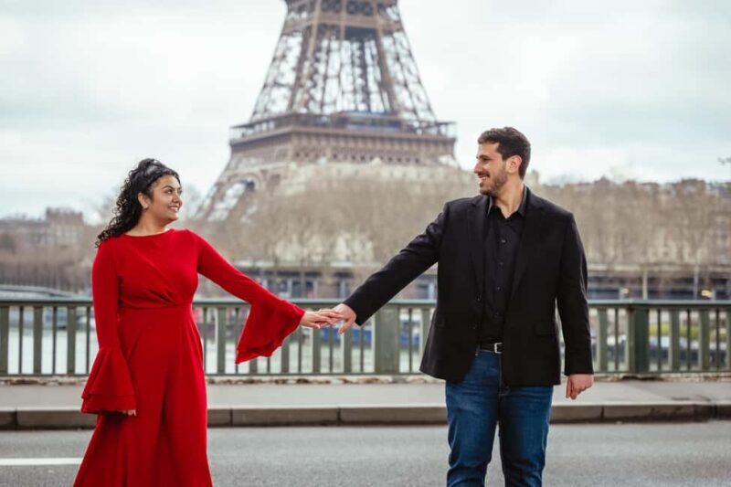 Paris photographer 1 hour near the Eiffel Tower or in Paris - Why Choose This Tour?