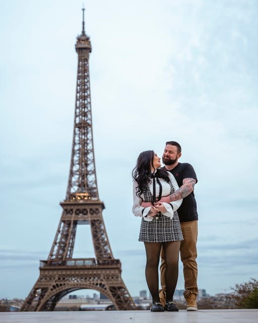 Paris Photographer 1h Near the Eiffel Tower or in Paris - What to Expect During Your Session