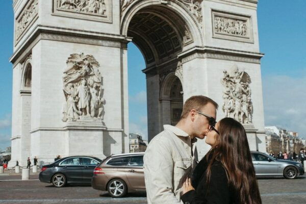 Paris: Photoshoot at the Eiffel Tower / Arc De Triomphe - Booking Process