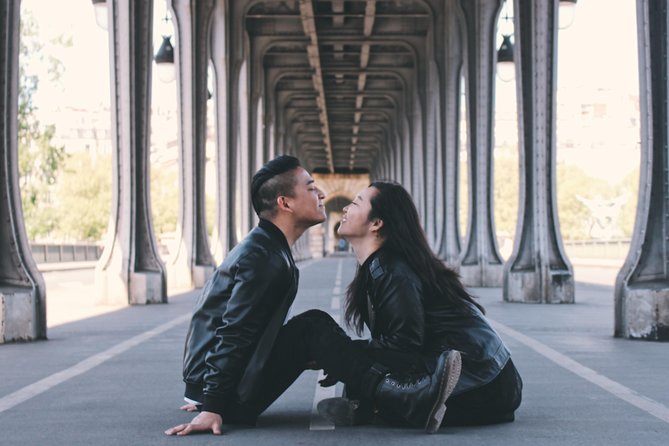 Paris Photoshoot Tour With Professional Photographer - Pricing and Booking