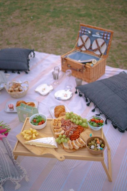 Paris: Picnic Experience in Front of the Eiffel Tower - Experience Highlights