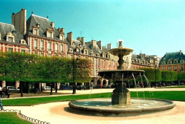 Paris: Place Des Vosges & Hugo Museum In-App Audio Tour (En) - The Sum Up