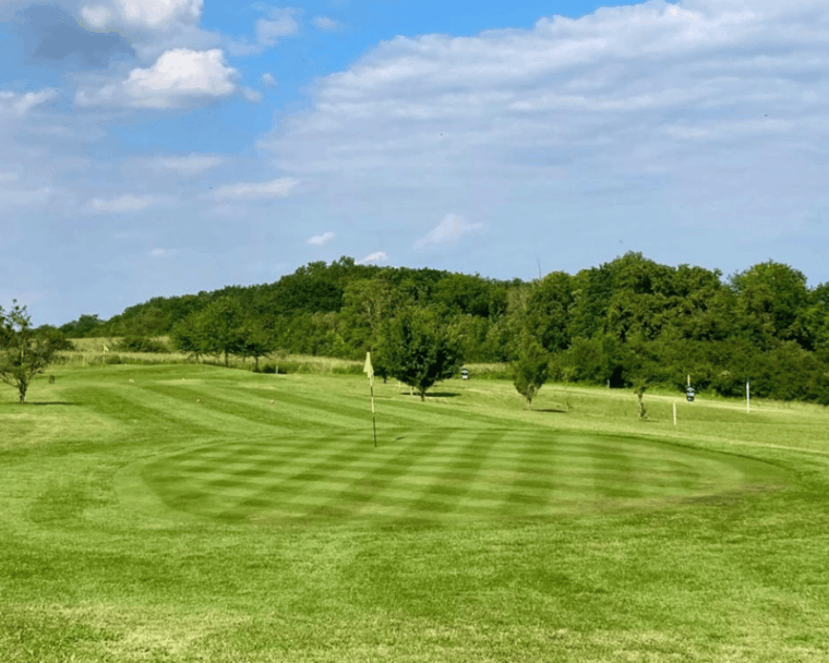 Paris/Pontoise: Golf De L'Hermitage Green Fee - Facilities and Amenities