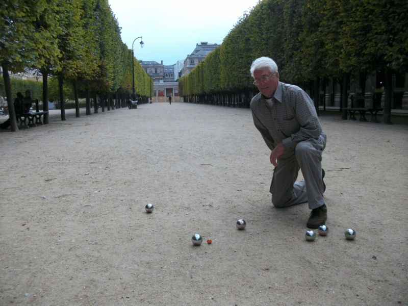 Paris: Pre-Dinner Drinks With Petanque Game (Bocce Ball) - Good To Know