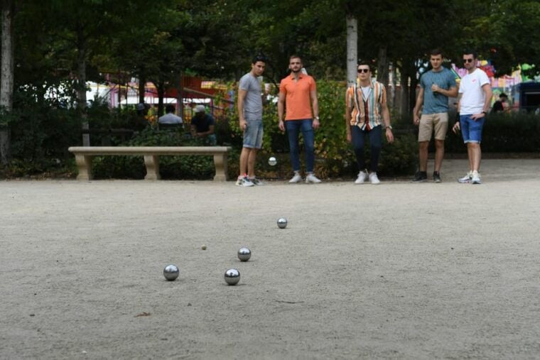 Paris: Pre-Dinner Drinks With Petanque Game (Bocce Ball) - Whats Included in the Package