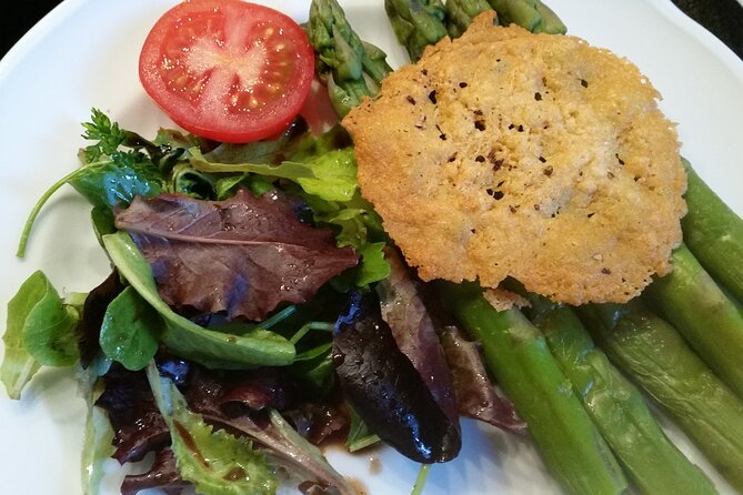 Paris Private 4-Course French Dinner With Wine in Montmartre - Menu and Timing