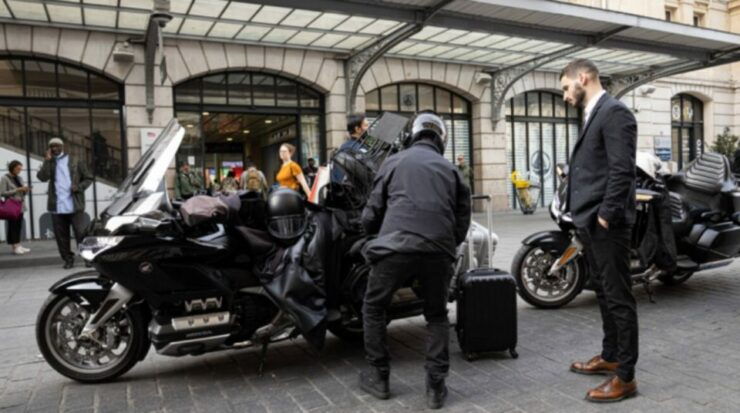 Paris: Private Airport Taxi Moto Service From Paris Le Bourget to Paris - Service Details