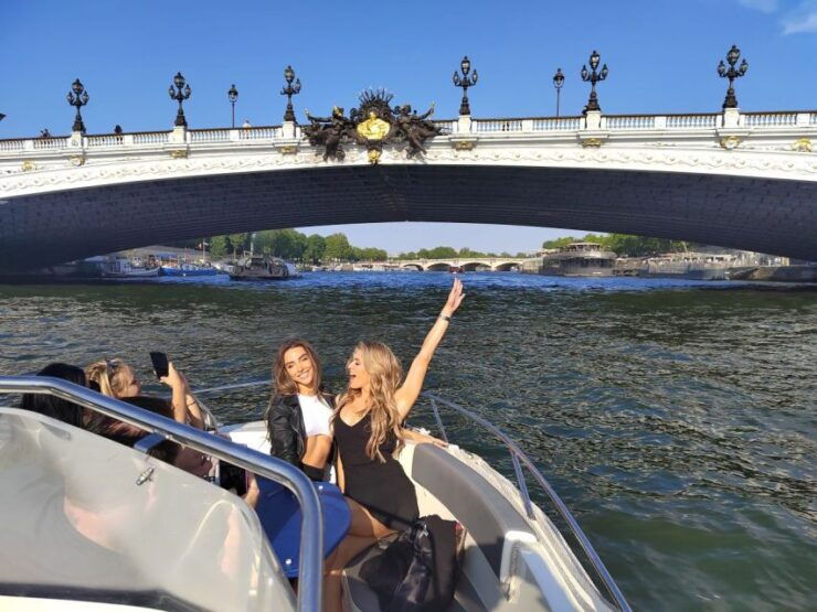 Paris Private Boat Tour Embark Near Eiffel Tower - Includes