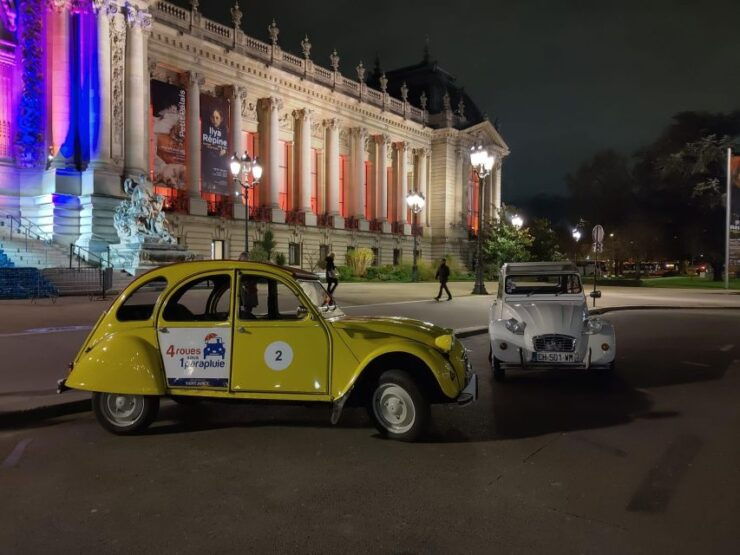 Paris: Private Christmas Lights Tour in Citroën 2CV 2h - Tour Experience