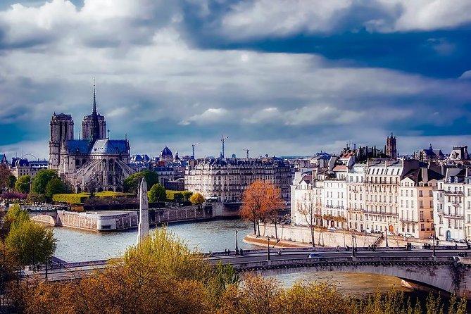 Paris Private City Tour With Driver and Official Guide - Cancellation Policy
