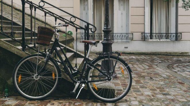 Paris: Private City Walking Tour With a Friendly Local - Inclusions and Exclusions