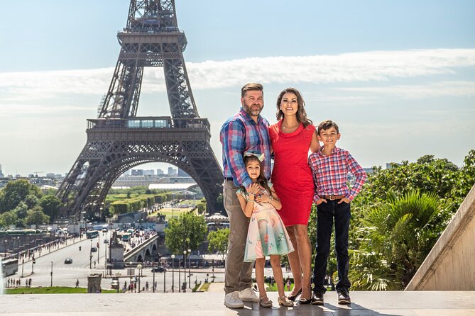 Paris Private Custom Photoshoot With Professional Photographer - Background