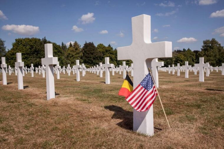 Paris: Private Day Trip to D-Day Beaches & American Cemetery - Paying Respects at the American Cemetery
