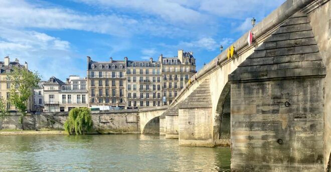 Paris: Private Early Morning City Walking Tour - Experience Highlights