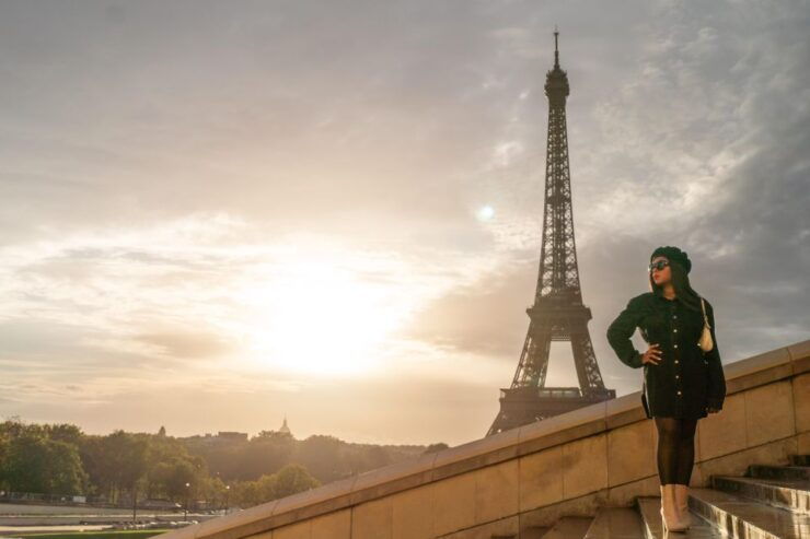 Paris: Private Eiffel Tower Express Photoshoot - Experience
