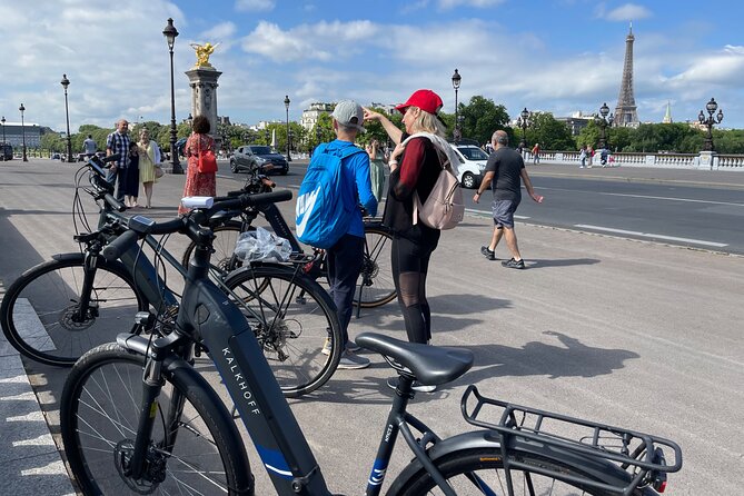 Paris Private Electric Bike Tour With Virtual Reality - Tour Overview