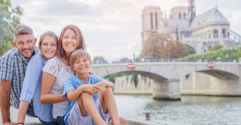 Paris: Private Family Tour, Highlights and Museum Visit - Itinerary Highlights
