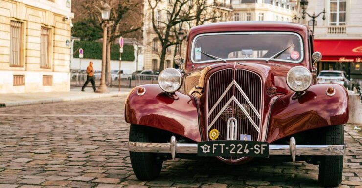 Paris: Private Guided City Tour in a Traction Avant or DS 21 - Highlights of the Tour