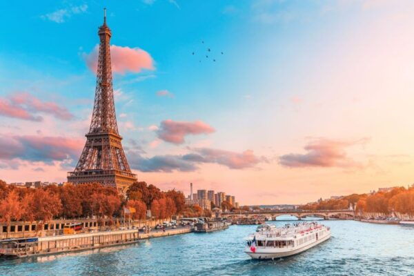 Paris: Private Guided Tour and Transfer to Airport - Personalized Experience With a Private Group