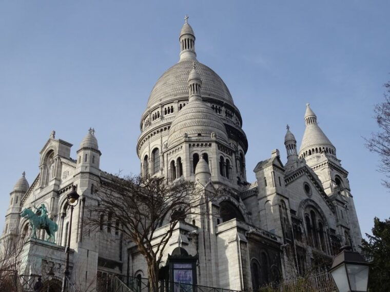 Paris: Private Guided Tour of the Charming Montmartre - Tour Experience and Atmosphere