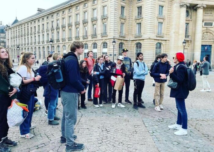 Paris: Private Half-Day Walking Tour With a Local Guide - What to Expect on the Day of the Tour