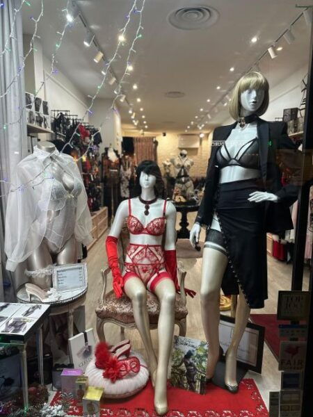 Paris: Private Lingerie Fitting Activity for Couples - Frequently Asked Questions