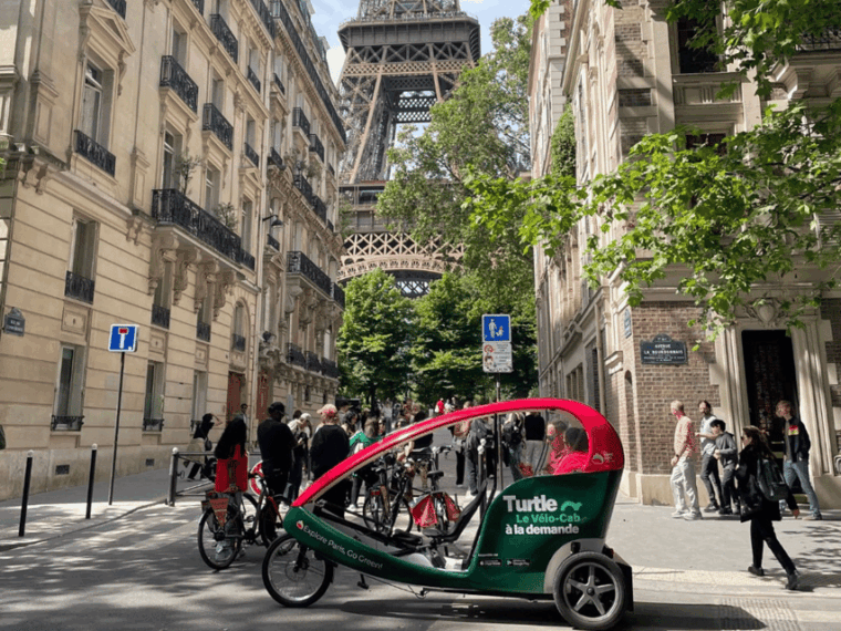 Paris : Private Luxury Rickshaw Tour With Hotel Pick-up - Comfortable and Eco-Friendly Transportation