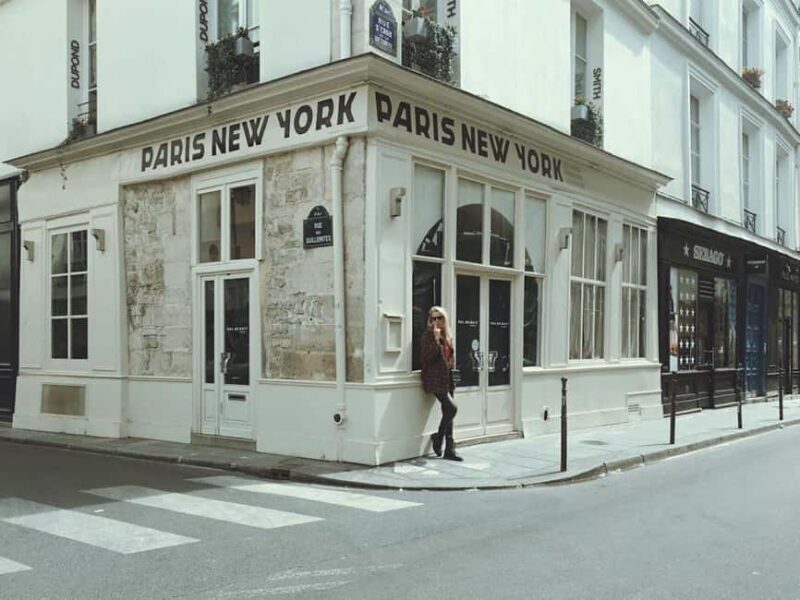 Paris: Private Marais District Photoshoot Plus 1 Polaroid - FAQs
