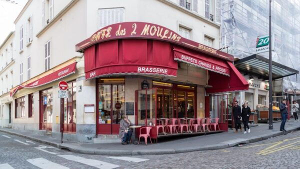 Paris: Private Montmartre & Sacre Coeur Family Tour in Arabic - What to Expect