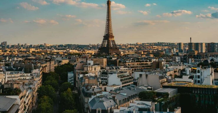 Paris: Private Photos in Eiffel Tower - Key Points