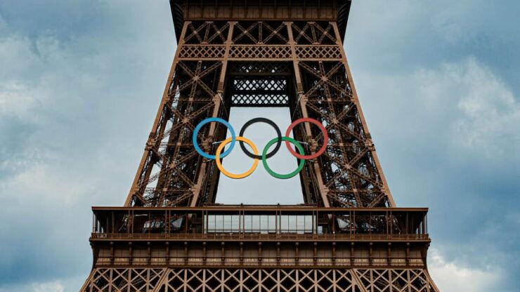 Paris: Private Photos in Eiffel Tower - Experience Highlights