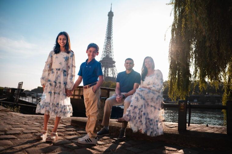 Paris: Private Photoshoot Near the Eiffel Tower - Romantic Atmosphere of Paris