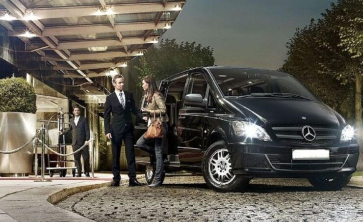 Paris : Private Premium Transfer to or From Le Mans - Driver and Vehicle Options