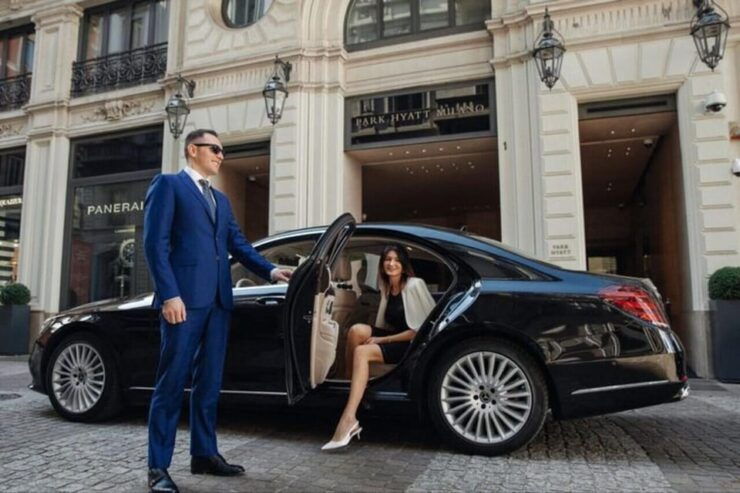 Paris : Private Premium Transfer to or From Le Pecq Cruise - Vehicle Options and Features