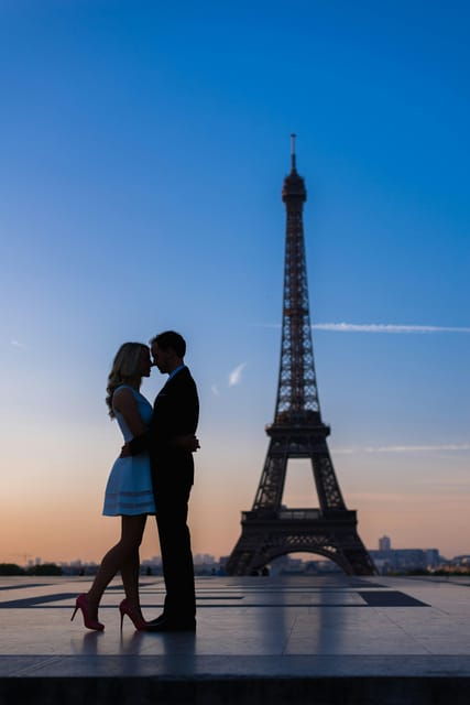 Paris : Private Professional Photoshoot at the Eiffel Tower - Tailored Itinerary and Photo Opportunities