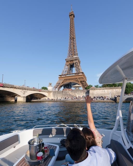 Paris: Private Seine River Cruise - Exploring Pariss Iconic Landmarks