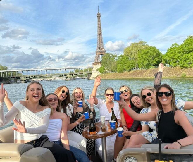 Paris: Private Seine River Cruise - Paris Wonders