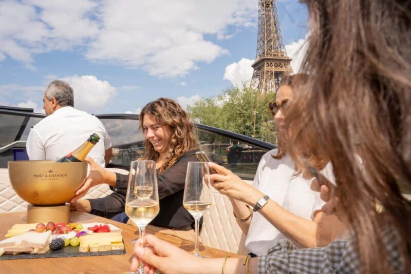 Paris: Private Seine River Cruise with Paris Seine - How the Itinerary Unfolds