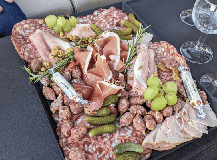 Paris: Private Sunset Sein Cruise With Aperitif and Pick-Up - Live Tour Guide Insights