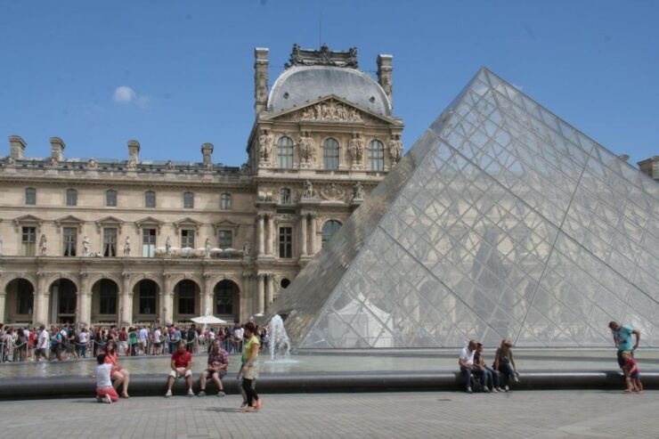 Paris: Private Tour With a Local Guide - Tour Pricing and Duration