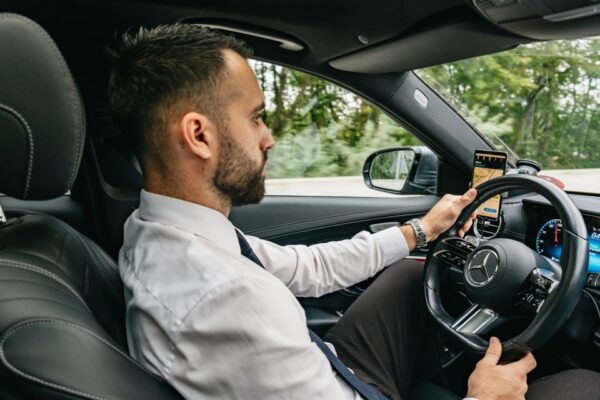 Paris: Private Transfer to or From Charles De Gaulle Airport - Meeting Point and Important Information