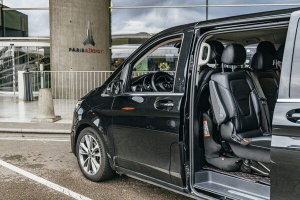 Paris: Private Transfer to or From Charles De Gaulle Airport - Customer Reviews and Ratings