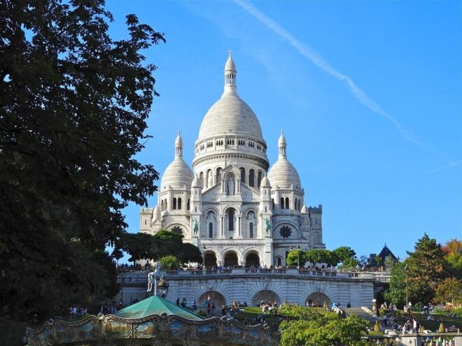 Paris : Private Walking Tour in Montmartre - Scenic Views and Landmarks