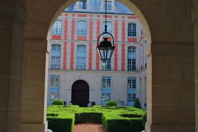 Paris: Private Walking Tour in the Marais District - Pricing and Booking