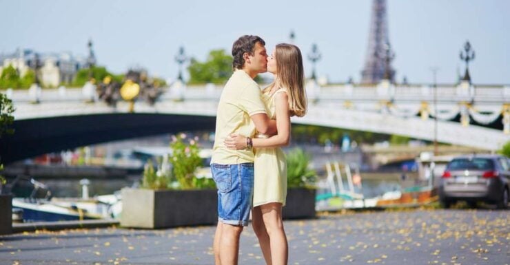 Paris: Professional Photoshoot at Alexander III Bridge - Experience Highlights